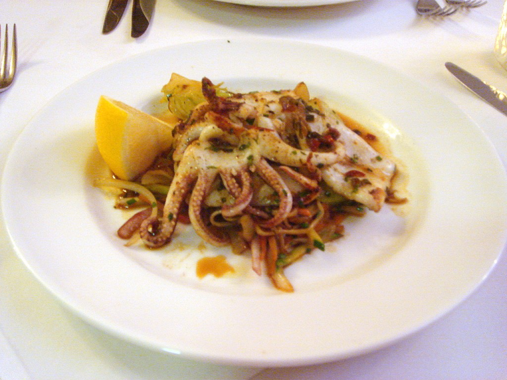 Sautéed squid with Thai style vegetables
