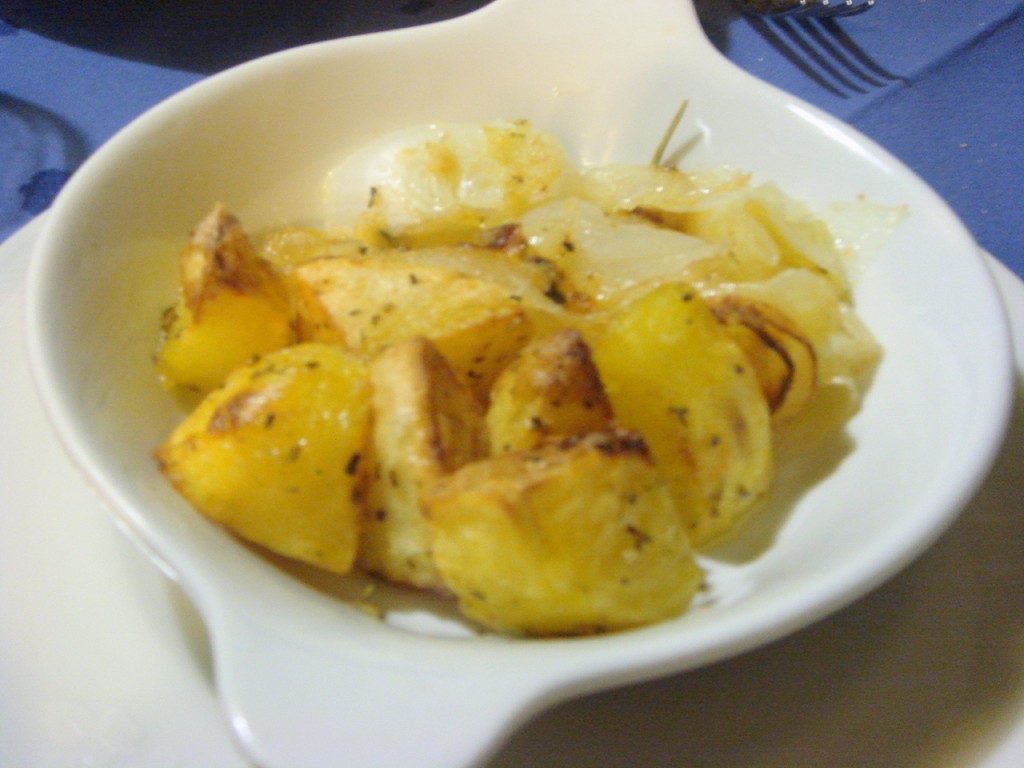 Roast potatoes & onions (from Giarratana)