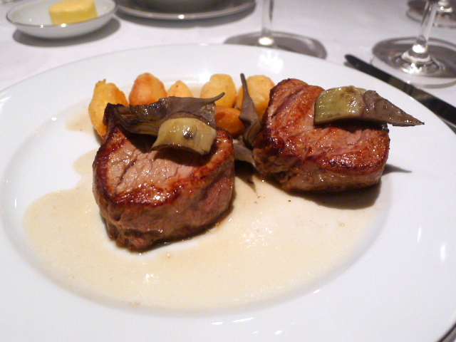 Veal medallions with artichokes
