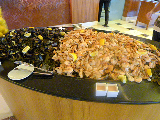 Sofitel Dubai Jumeirah Beach Hotel - prawns & musselsSofitel Dubai Jumeirah Beach Hotel - prawns & mussels