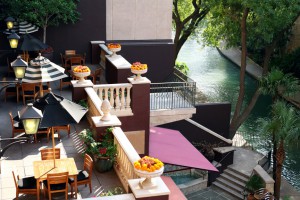 Hotel Valencia Riverwalk - The patio