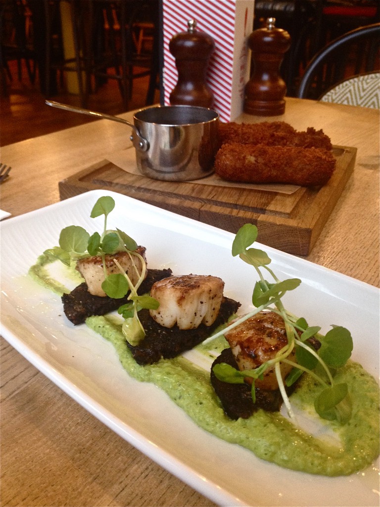 The Porchester - Pan fried scallops with black pudding and pea puree